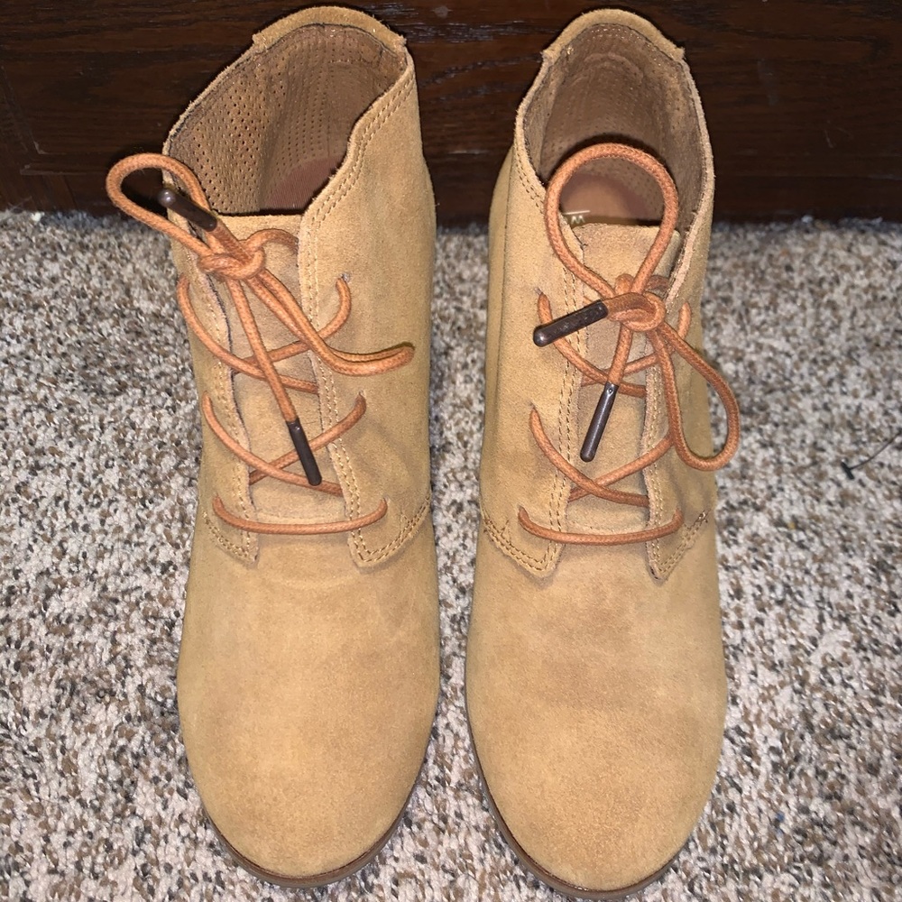 TOMS tan booties new